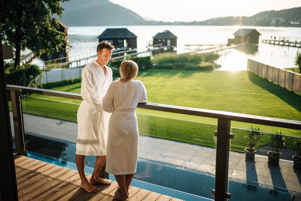 Seesauna im Badehaus am Klopeiner See mit Blick auf See und Pool